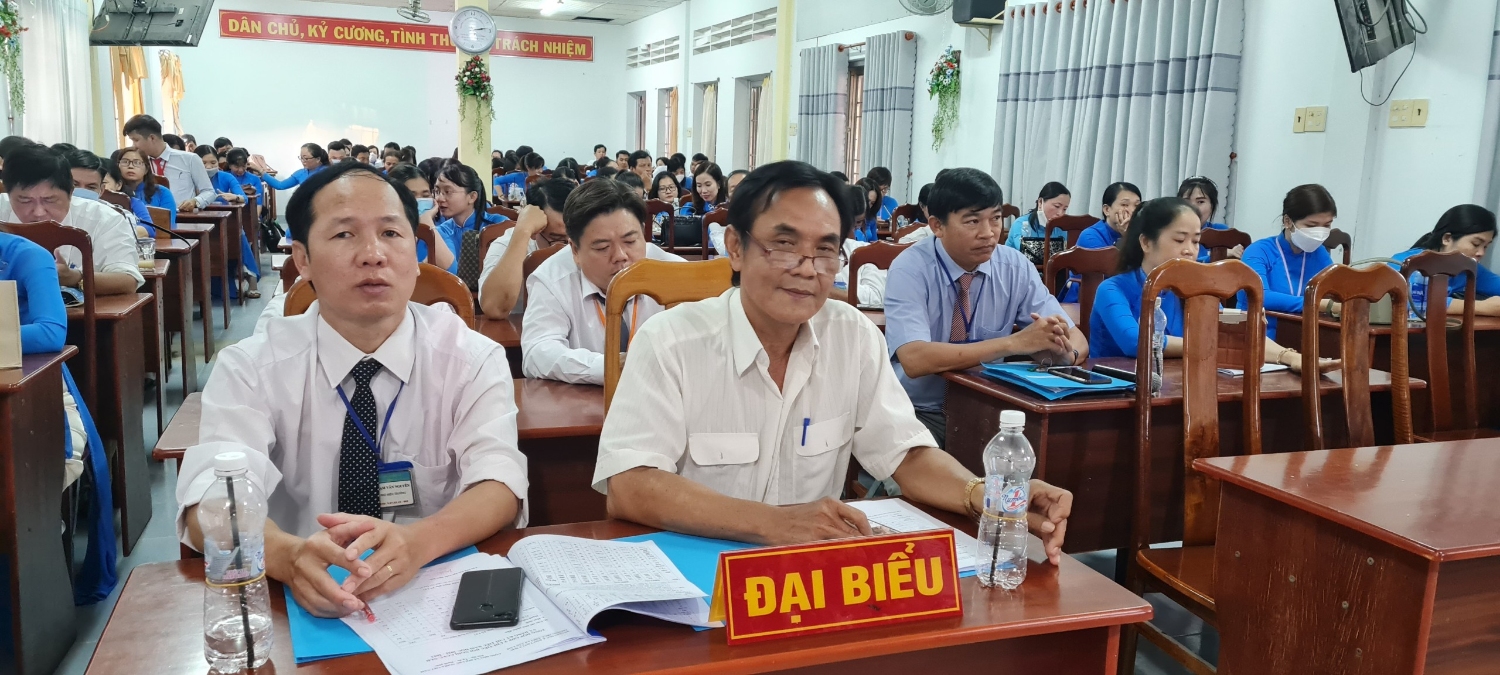 Hội nghị cán bộ, công chức, viên chức và người lao động năm học 2022 - 2023 của Trường THCS&THPT Lý Văn Lâm thành công tốt đẹp